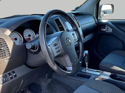 Used 2018 Nissan Frontier PRO-4X AWD/4WD image 11