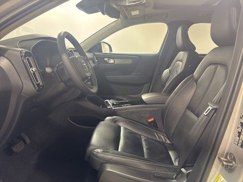 Used 2023 Volvo XC40 B5 Plus w/ Climate Package AWD/4WD image 19