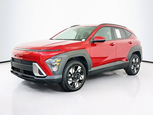 Used 2024 Hyundai Kona SEL image 3