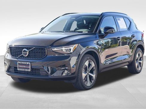 Used 2026 Volvo XC40 B5 Plus AWD/4WD image 6