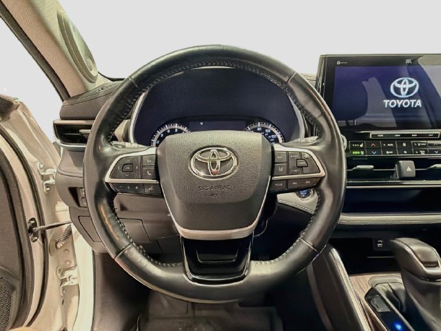 Used 2022 Toyota Highlander Limited w/ Protection Package #3 (TMS) AWD/4WD image 11