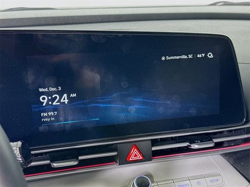 Used 2023 Hyundai Elantra Limited image 25