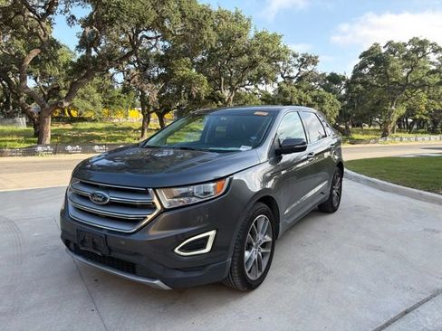 Used 2017 Ford Edge Titanium w/ Equipment Group 301A FWD image 2