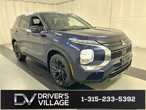 Used 2023 Mitsubishi Outlander SE Black Edition image 1