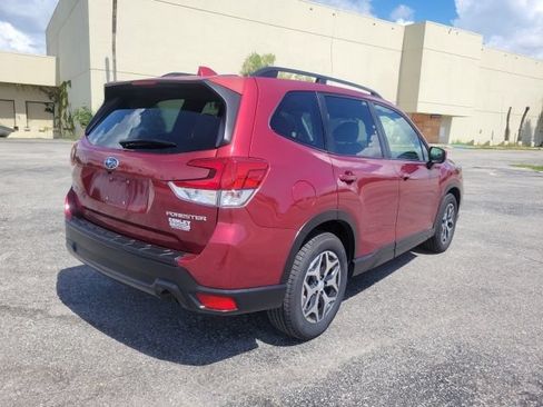 Used 2019 Subaru Forester Premium AWD/4WD image 5