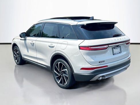 Used 2023 Lincoln Corsair Reserve w/ Equipment Group 201A FWD image 5