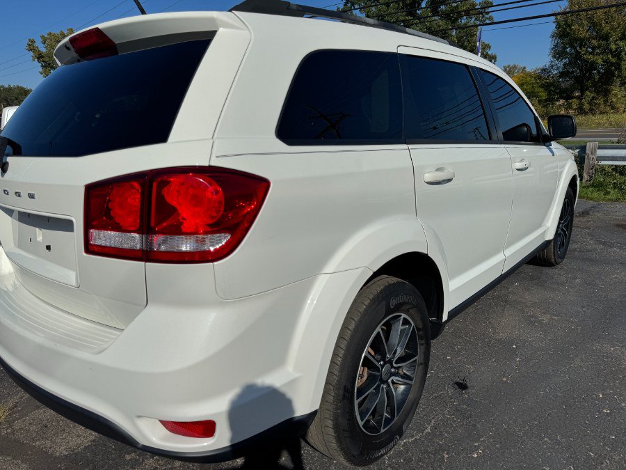 Used 2018 Dodge Journey SXT w/ Blacktop Package FWD image 11