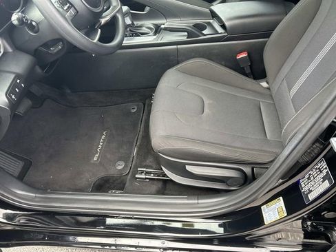 Used 2023 Hyundai Elantra SE w/ Cargo Package image 19