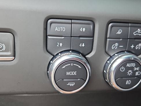 Used 2024 GMC Sierra 3500 Denali Ultimate AWD/4WD image 25