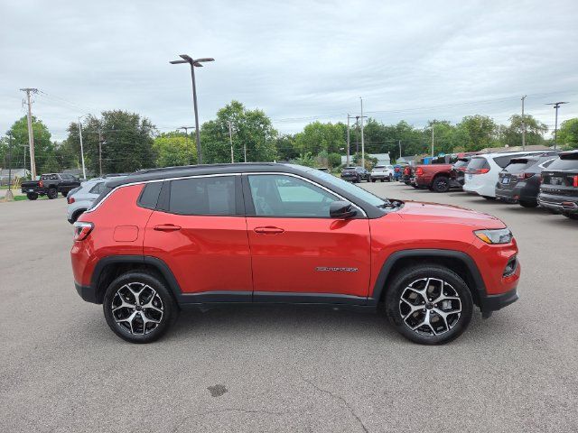 Used 2025 Jeep Compass Limited AWD/4WD image 5