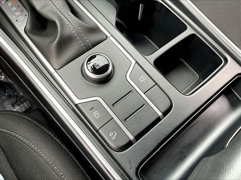 Certified 2023 Kia Sorento LX FWD image 38