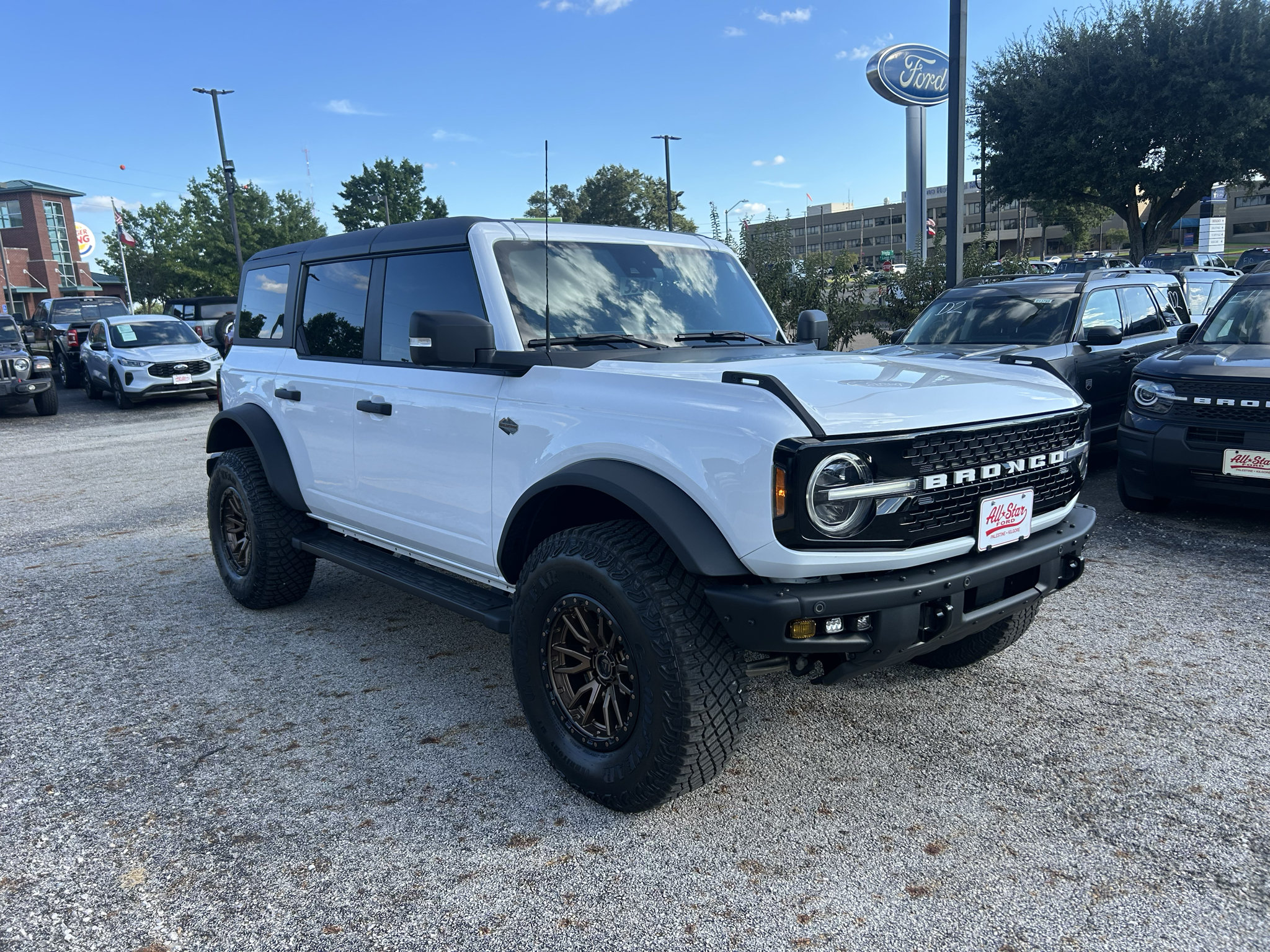 Used 2024 Ford Bronco Wildtrak AWD/4WD image 3