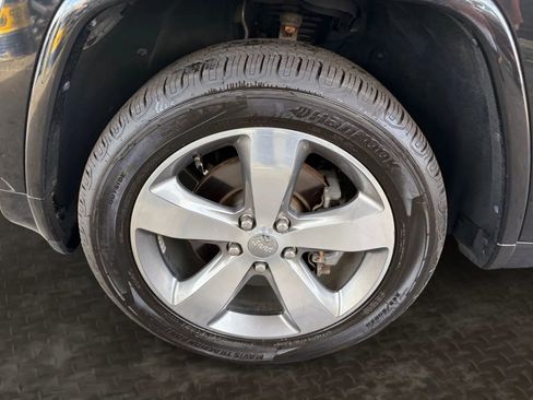 Used 2014 Jeep Grand Cherokee Overland w/ Advanced Technology Group image 36