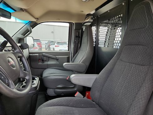 Used 2024 GMC Savana 2500 w/ Driver Convenience Package image 11