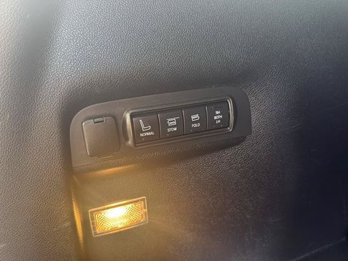 Used 2017 Ford Explorer Limited FWD image 9
