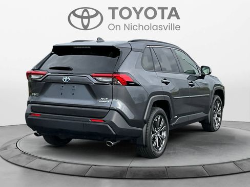 Used 2022 Toyota RAV4 XLE Premium image 6