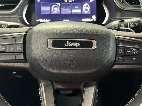 Used 2023 Jeep Grand Cherokee Limited w/ Black Appearance Package AWD/4WD image 15