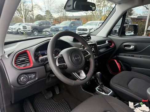 Used 2023 Jeep Renegade Trailhawk image 13