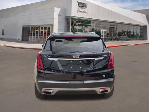 Used 2022 Cadillac XT5 Premium Luxury w/ Technology Package FWD image 3