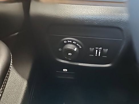 Used 2024 Jeep Grand Cherokee Limited image 36