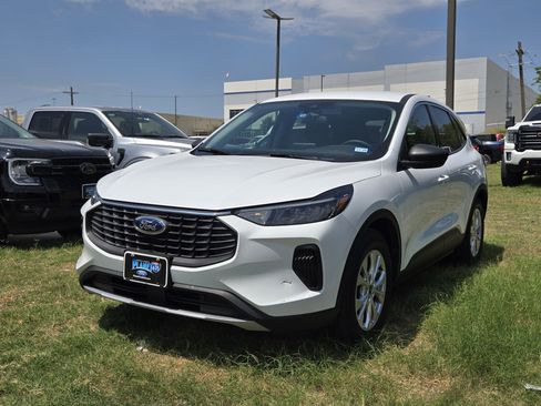 Used 2023 Ford Escape Active FWD image 3