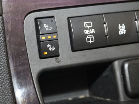 Used 2017 Buick Enclave Leather FWD image 8
