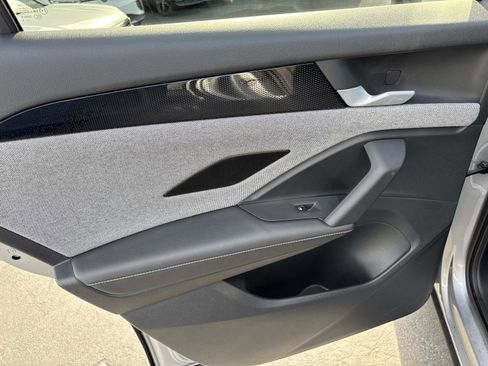 Certified 2025 Volkswagen Tiguan S image 10