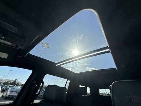 Certified 2023 Chevrolet Suburban High Country AWD/4WD image 19