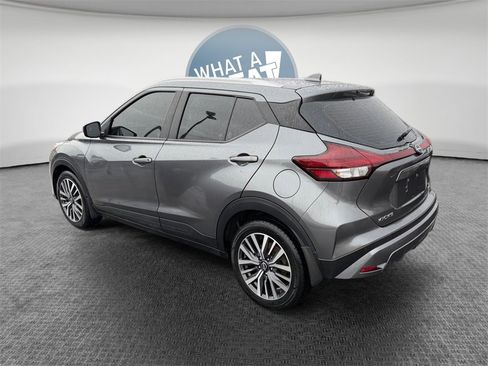 Used 2022 Nissan Kicks SV image 6