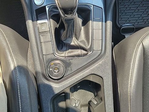 Certified 2022 Volkswagen Tiguan SE AWD/4WD image 9