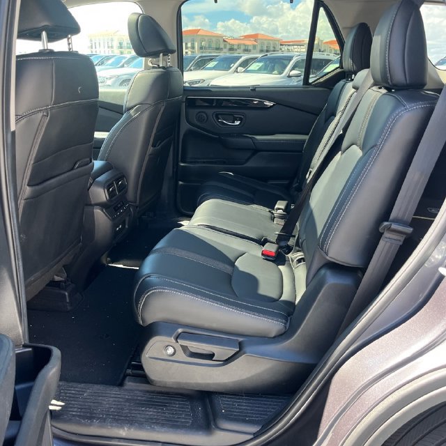 Used 2023 Honda Pilot Touring image 9