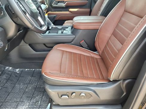 Used 2024 GMC Sierra 3500 Denali Ultimate AWD/4WD image 23