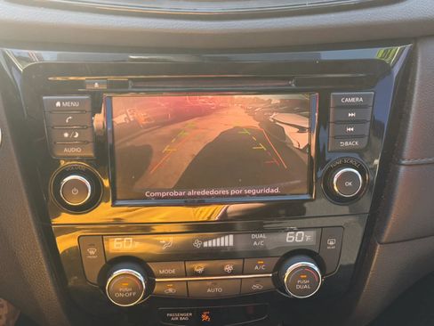 Used 2018 Nissan Rogue SV FWD image 14