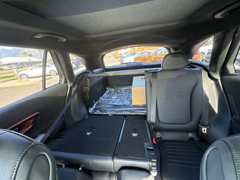 Used 2025 Mercedes-Benz GLC 300 image 28