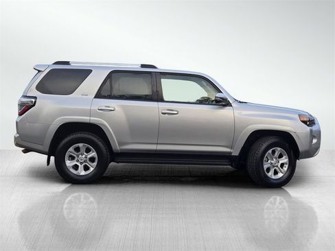 Used 2021 Toyota 4Runner SR5 Premium image 3