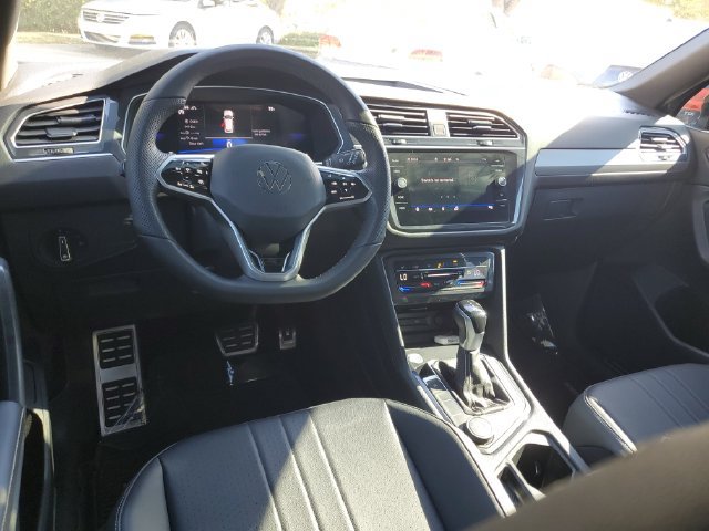 Used 2024 Volkswagen Tiguan SE R-Line AWD/4WD image 10