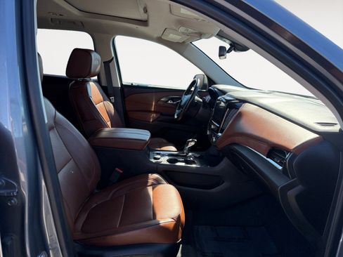 Used 2021 Chevrolet Traverse High Country FWD image 19