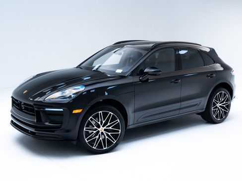 Certified 2025 Porsche Macan AWD/4WD image 1