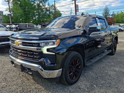 Used 2023 Chevrolet Silverado 1500 LT AWD/4WD image 3