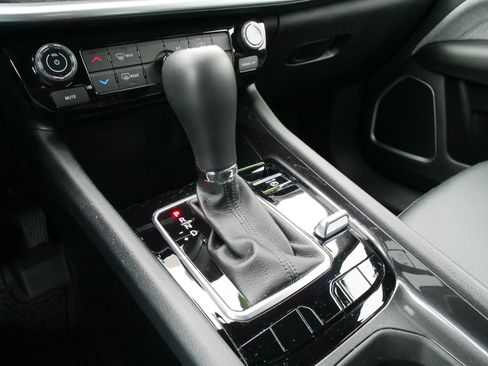 Used 2024 Jeep Compass Latitude image 24