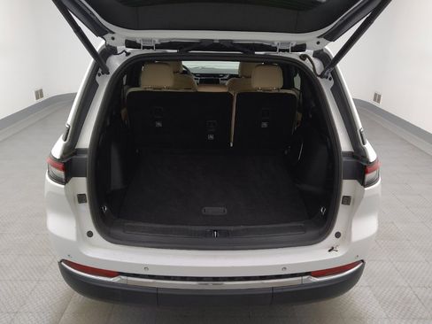 Used 2022 Jeep Grand Cherokee Limited 4xe image 29