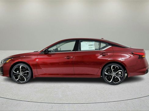 Used 2024 Nissan Altima 2.5 SR FWD image 6
