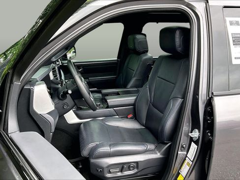 Used 2022 Toyota Tundra Platinum AWD/4WD image 9