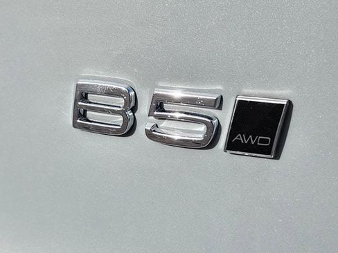 New 2026 Volvo XC40 B5 Core w/ Climate Package image 17