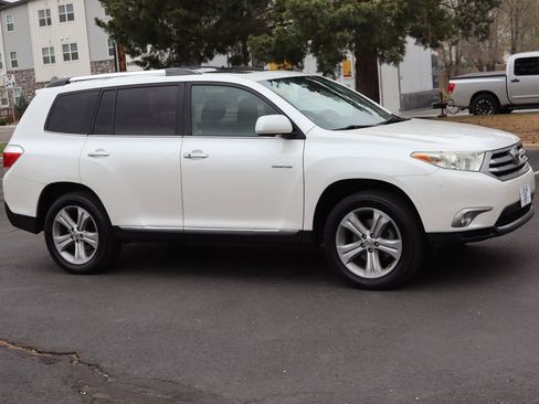 Used 2013 Toyota Highlander Limited image 2