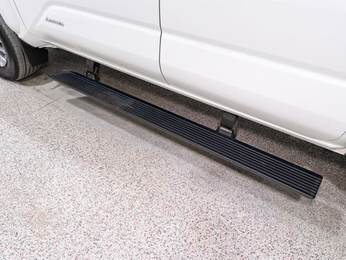 Used 2024 Toyota Tacoma Limited w/ Limited Package (LT) image 12