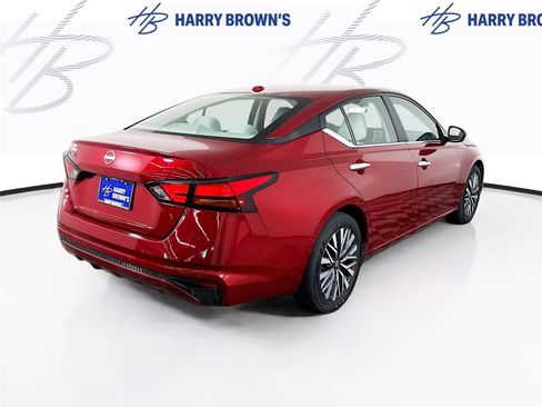 Used 2025 Nissan Altima 2.5 SV FWD image 28
