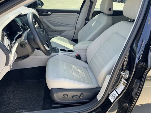 Used 2024 Volkswagen Jetta SE w/ Panoramic Sunroof Package FWD image 6