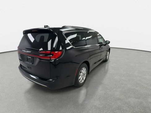 Used 2022 Chrysler Pacifica Touring-L FWD image 8
