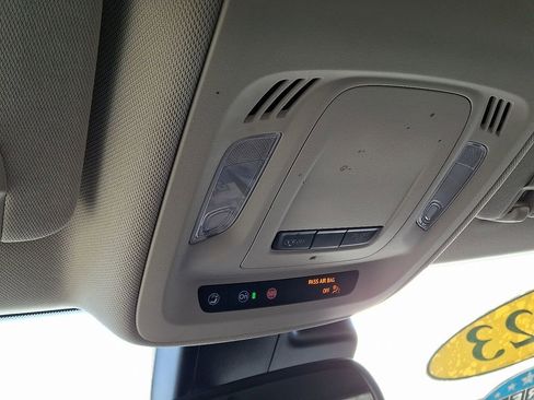 Used 2023 Buick Envision Essence image 25